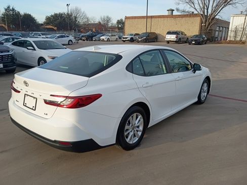 Used 2025 Toyota Camry LE image 9