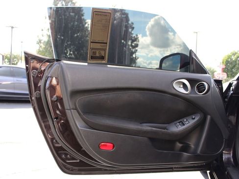 Used 2014 Nissan 370Z Coupe image 17