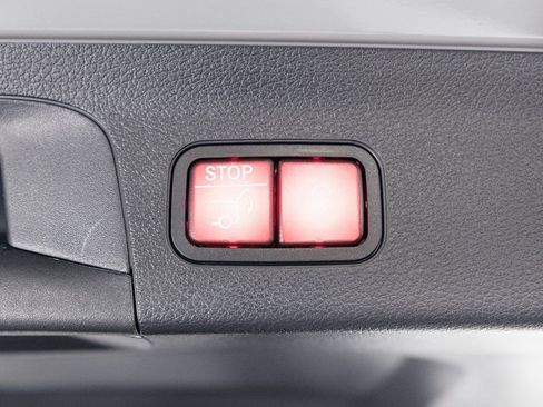 Used 2025 Mercedes-Benz GLS 450 4MATIC image 36