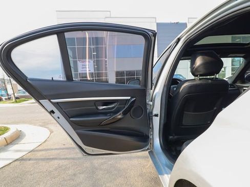 Used 2018 BMW 330i xDrive Sedan w/ Convenience Package image 34