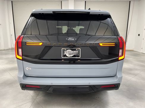 Used 2025 Ford Expedition Tremor AWD/4WD image 8