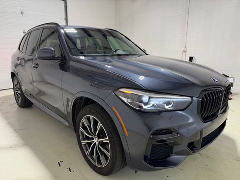Used 2022 BMW X5 xDrive40i w/ M Sport Package AWD/4WD image 3