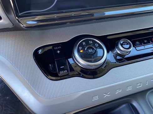 New 2025 Ford Expedition Active image 30