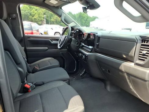 Used 2024 Chevrolet Silverado 1500 LT AWD/4WD image 17