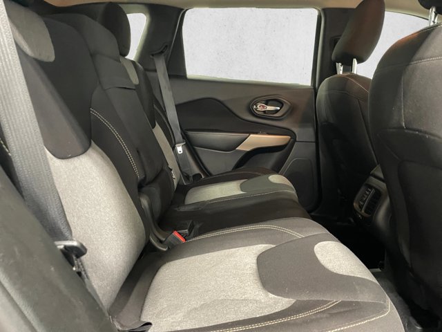 Used 2018 Jeep Cherokee Latitude w/ Altitude Package AWD/4WD image 19