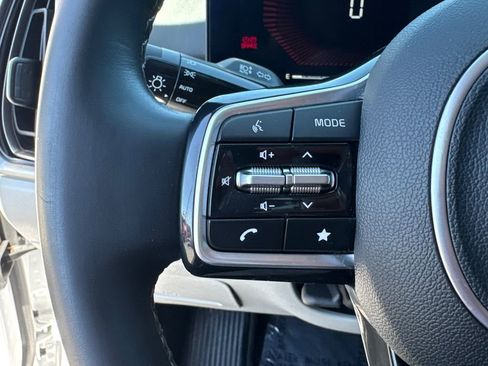 Used 2025 Kia Sorento S FWD image 25