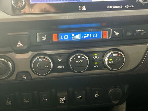 Used 2021 Toyota Tacoma TRD Sport w/ TRD Premium Sport Package AWD/4WD image 16