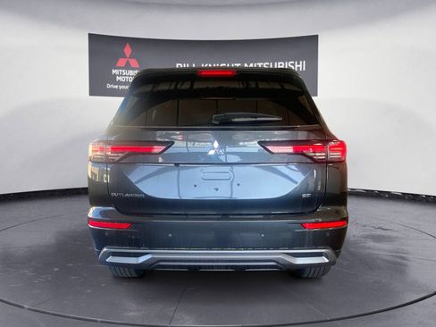 Used 2025 Mitsubishi Outlander SE FWD image 4