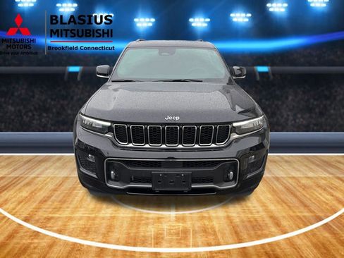 Used 2023 Jeep Grand Cherokee L Overland w/ Luxury Tech Group IV image 3