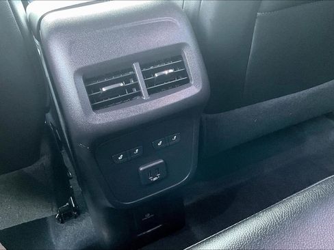 Certified 2024 Chevrolet Equinox Premier image 11