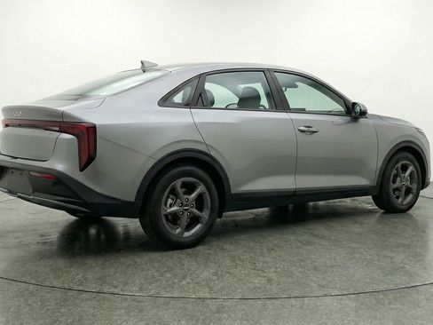 Used 2025 Kia K4 LXS image 9