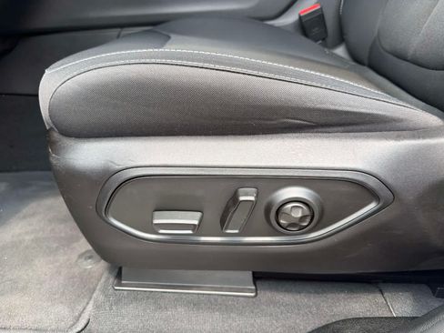 Used 2023 Jeep Grand Cherokee Laredo w/ Luxury Tech Group I AWD/4WD image 14