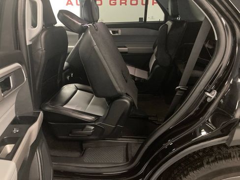 Used 2024 Ford Explorer XLT w/ Equipment Group 202A AWD/4WD image 33