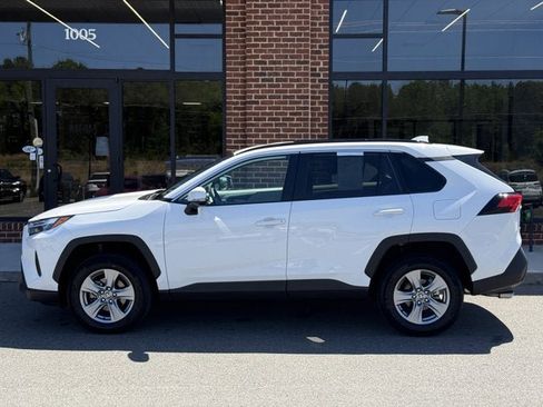 Used 2024 Toyota RAV4 XLE FWD image 3