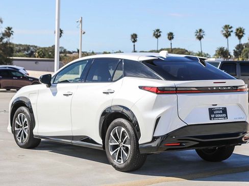 Used 2025 Lexus RZ 300e w/ Accessory Package (2T) image 5