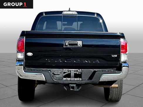 Certified 2022 Toyota Tacoma TRD Off-Road AWD/4WD image 5