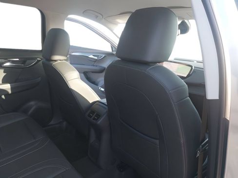 Used 2025 Buick Envision Preferred AWD/4WD image 36
