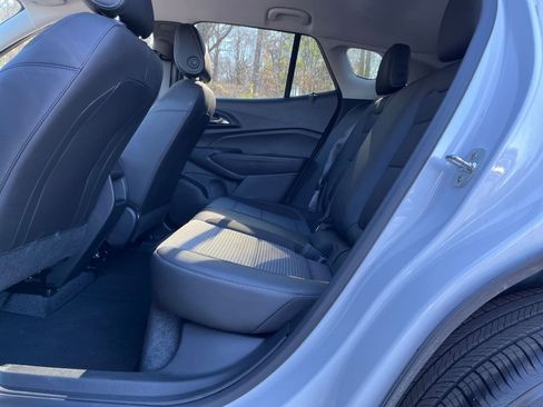 Used 2025 Chevrolet Trax LT w/ LT Convenience Package image 23