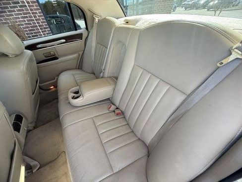 Used 2006 Lincoln Town Car Signature RWD image 14