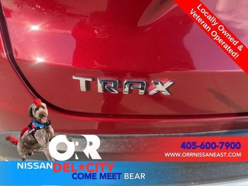 Used 2025 Chevrolet Trax LT FWD image 9