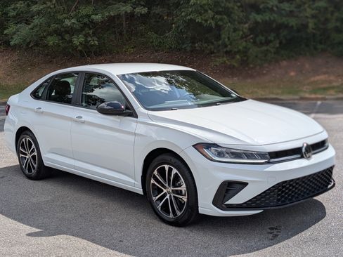 Used 2025 Volkswagen Jetta Sport FWD image 11