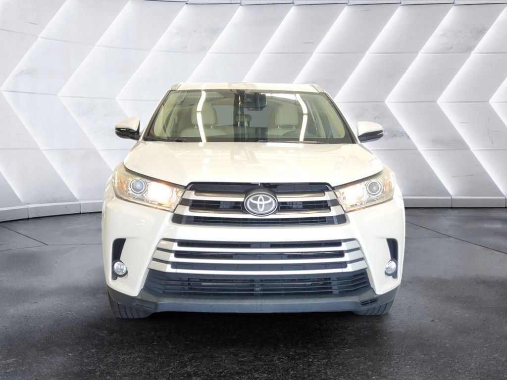 Used 2017 Toyota Highlander XLE w/ Carpet Mat Package AWD/4WD image 2