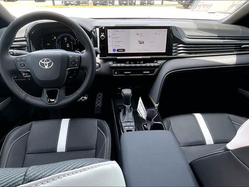 New 2026 Toyota Camry SE FWD image 5