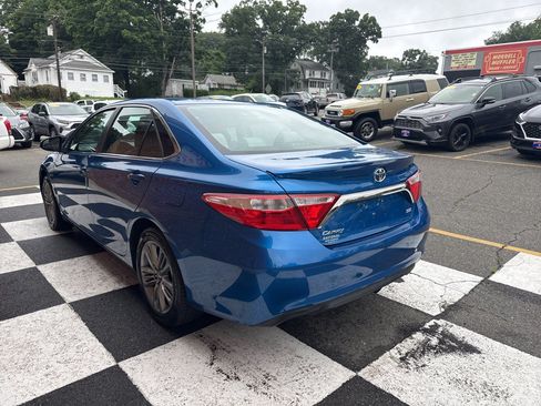 Used 2017 Toyota Camry SE w/ Moonroof Package FWD image 4