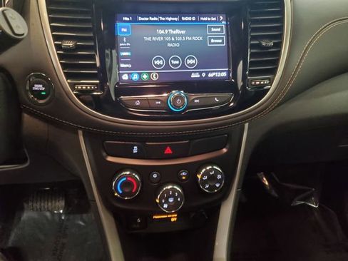 Used 2021 Chevrolet Trax LT w/ Driver Confidence Package image 18