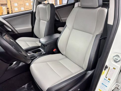 Used 2018 Toyota RAV4 Limited image 19