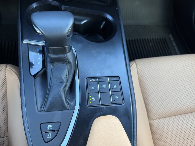 Used 2023 Lexus UX 250h AWD w/ Premium Package image 24