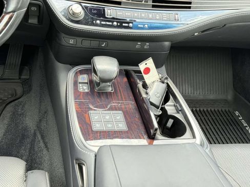 Used 2023 Lexus LS 500 AWD w/ Interior Upgrade Package image 19