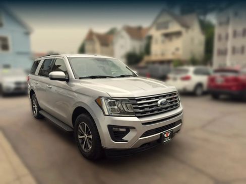 Used 2018 Ford Expedition XLT AWD/4WD image 7