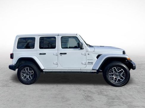 Used 2024 Jeep Wrangler Sahara image 4