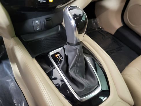 Used 2017 Nissan Rogue SL w/ SL Premium Package image 17