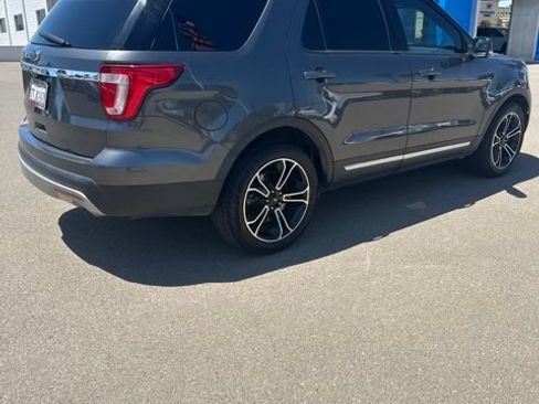 Used 2016 Ford Explorer XLT w/ Equipment Group 202A FWD image 2