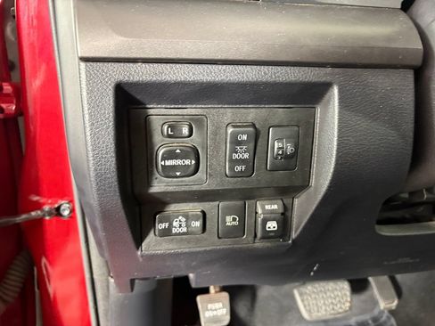 Used 2018 Toyota Tundra SR5 w/ SR5 Upgrade Package RWD image 14