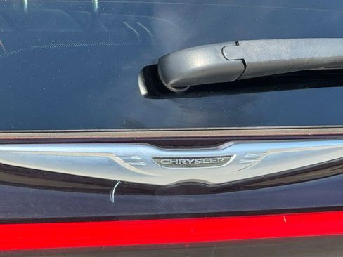 Used 2022 Chrysler Pacifica Touring-L image 13