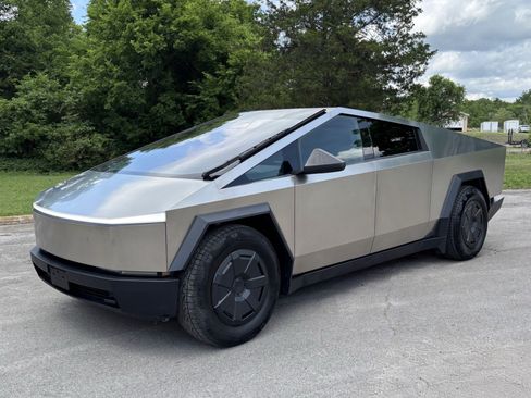 Used 2024 Tesla Cybertruck AWD Crew Cab image 2