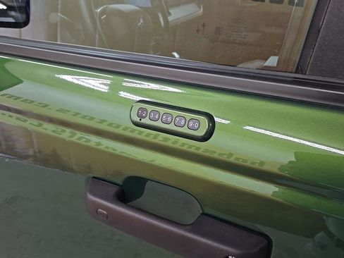 Used 2023 Ford Bronco Wildtrak image 22