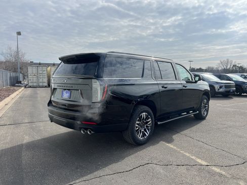 New 2026 Chevrolet Suburban Z71 w/ Z71 Off-Road Package image 3