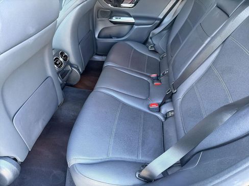 Used 2024 Mercedes-Benz GLC 300 4MATIC image 24