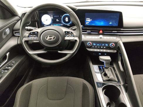 Used 2025 Hyundai Elantra SEL FWD image 22