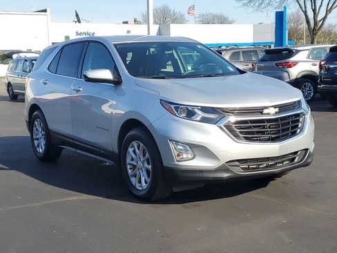 Used 2018 Chevrolet Equinox LT FWD image 2