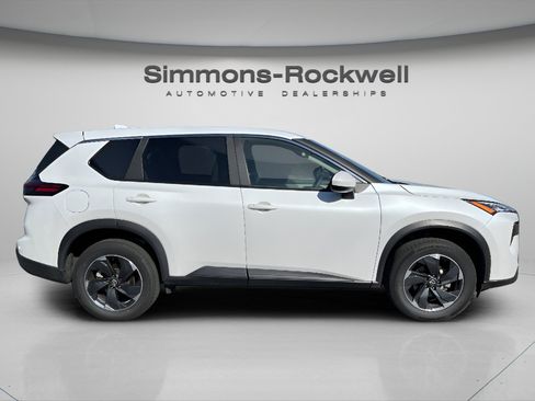 Used 2025 Nissan Rogue SV AWD/4WD image 7