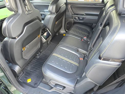 Used 2024 Rivian R1S Adventure AWD/4WD image 32