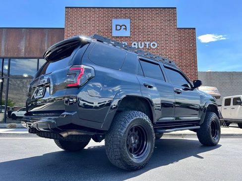 Used 2022 Toyota 4Runner TRD Off-Road Premium w/ Moonroof Package AWD/4WD image 6