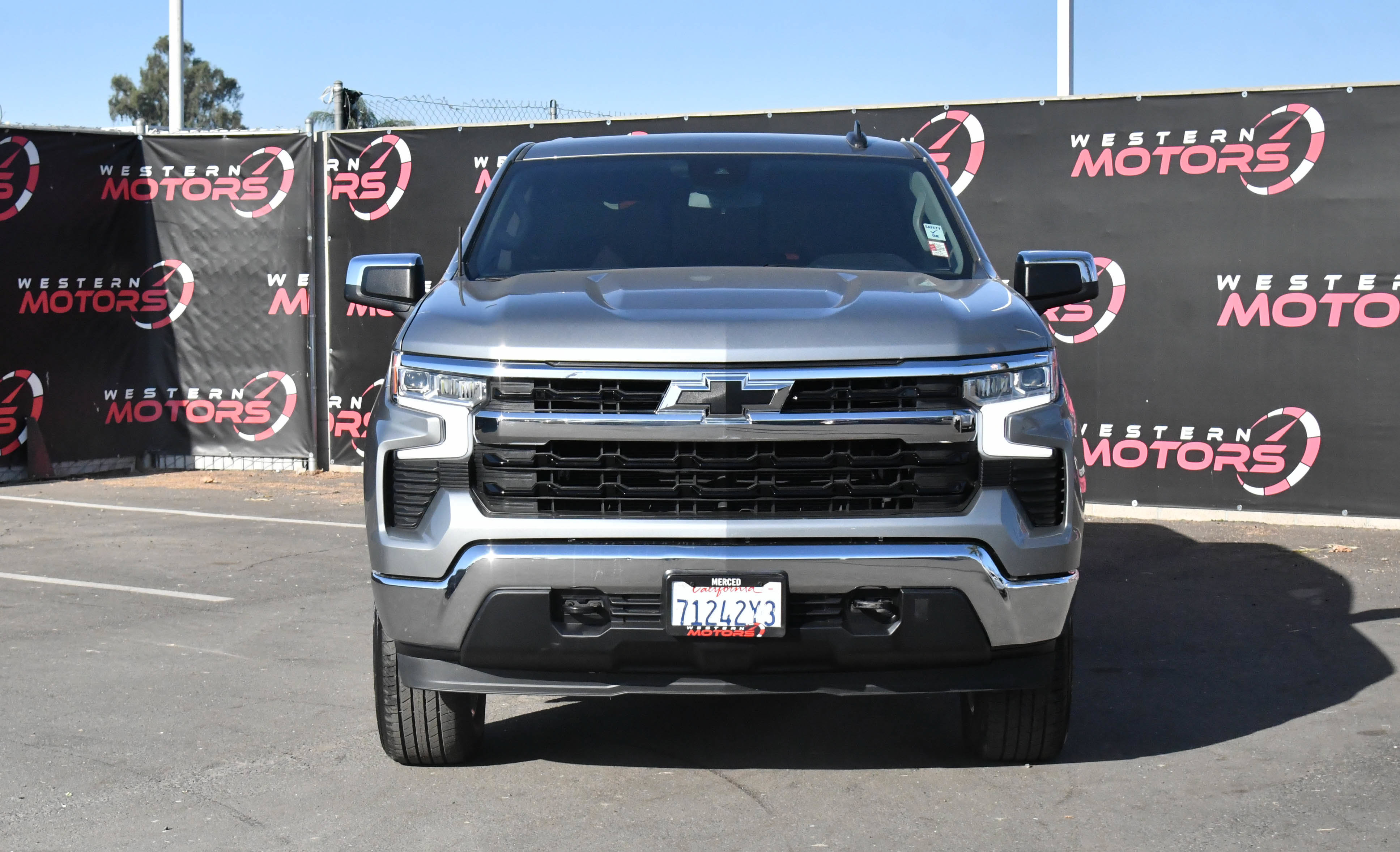 Used 2024 Chevrolet Silverado 1500 LT AWD/4WD image 2