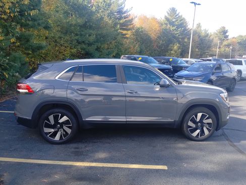 Used 2024 Volkswagen Atlas Cross Sport SEL image 2