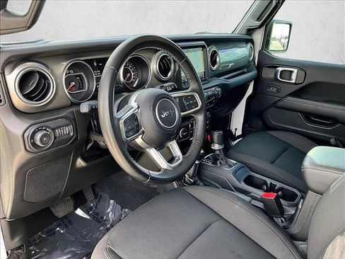 Used 2022 Jeep Wrangler Unlimited Sahara AWD/4WD image 14